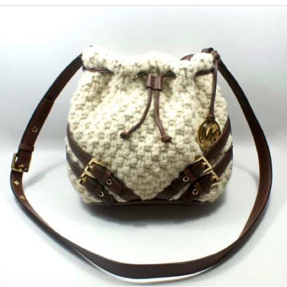 Michael kors milo strap bag! Rare find - Picture 6 of 11